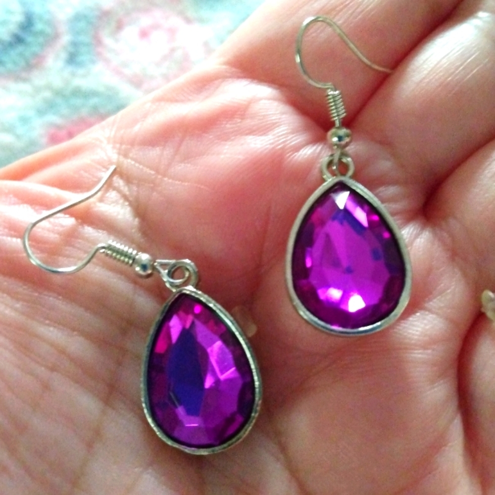 NEW! Stunning Purple Teardrop Crystal Earrings in Silver